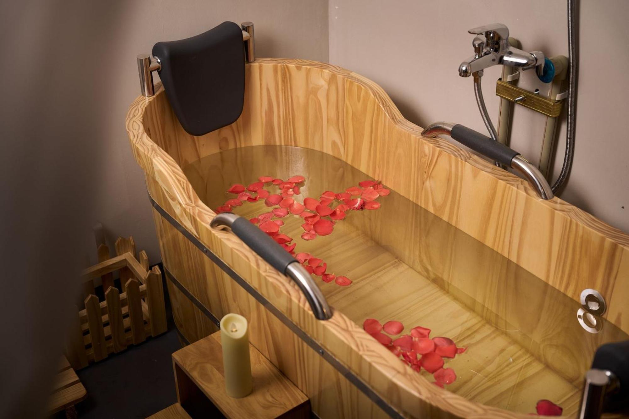 Amara Hanoi Hotel And Spa Экстерьер фото